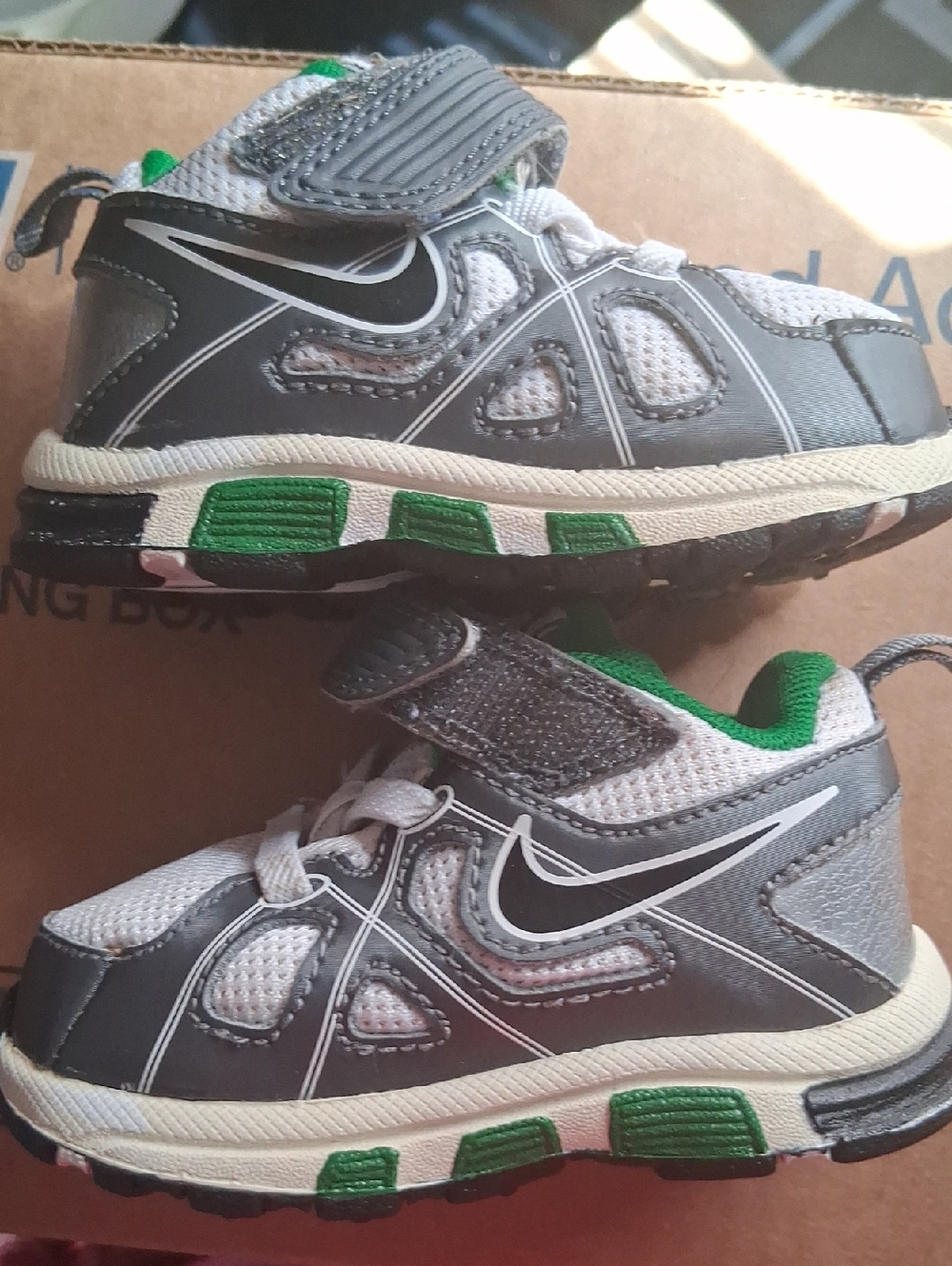 Nike Kids Gray and Green Hook-and-Loop Athletic Sneakers